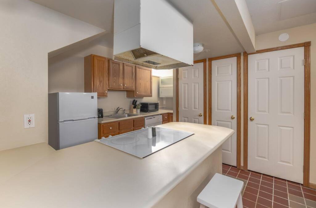 Des Moines Apartment | 2 Bedroom Apt with Free Parking in Downtown DSM