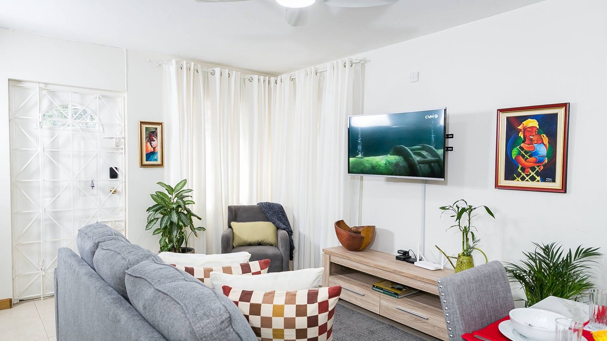 Beverly Hills Apartment | 2 Bedroom at Pine Boulevard Retreat