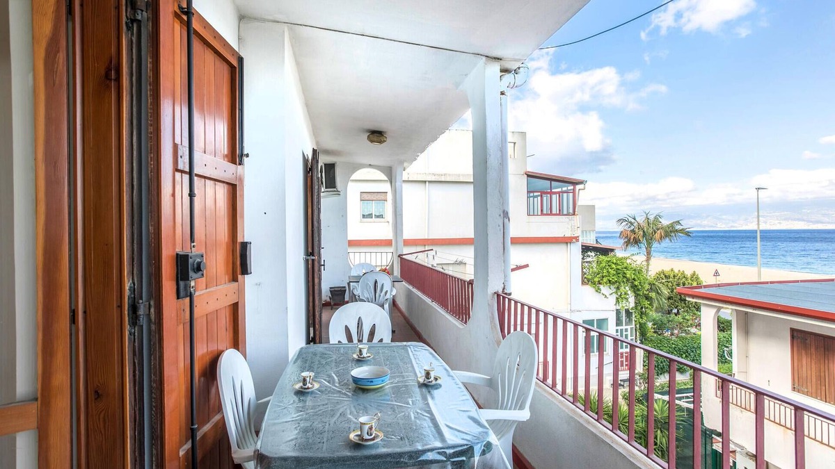 Mili San Pietro Apartment | 2 bedroom awesome apartment in Messina