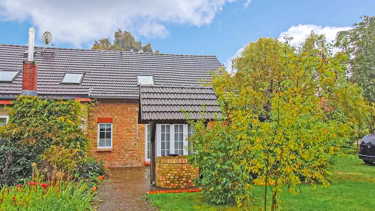 Mecklenburgische Kleinseenplatte Apartment | 2 bedroom awesome apartment in Zirtow