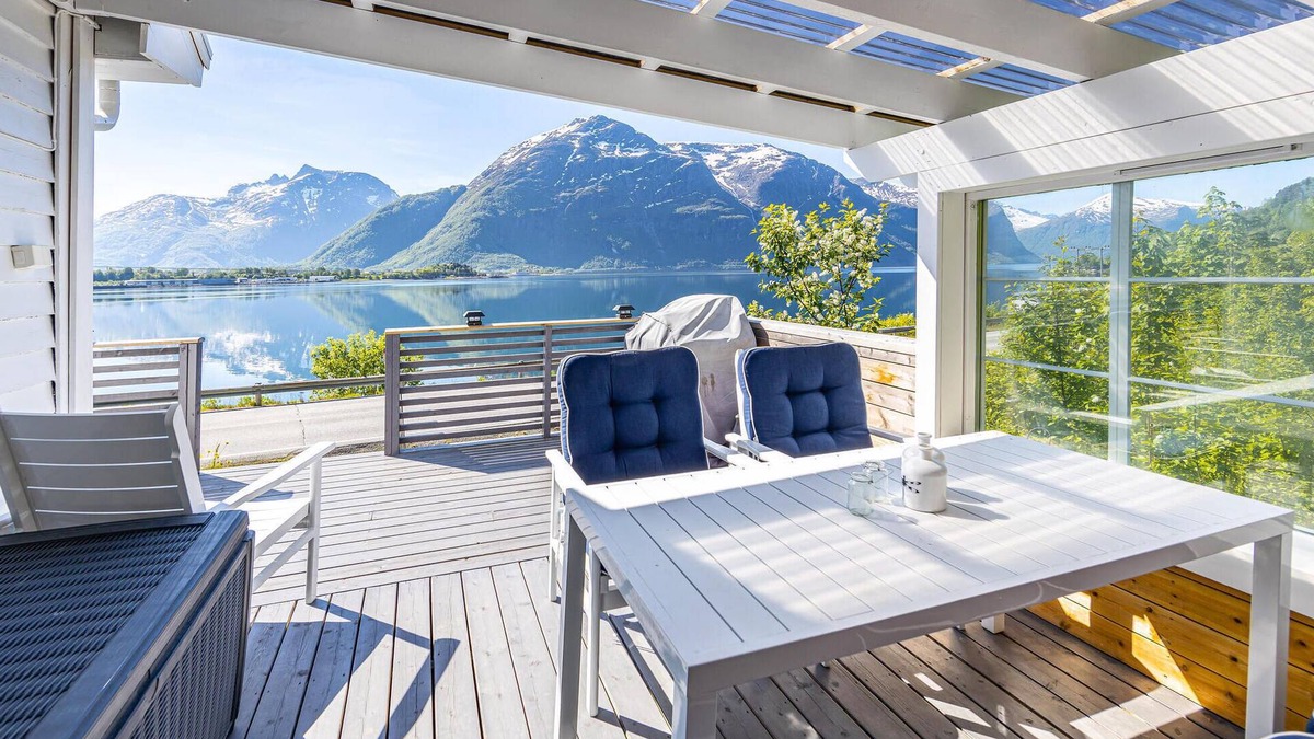 Andalsnes House | 2 bedroom awesome home in Isfjorden
