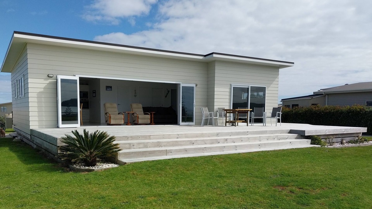 Karkari Peninsula House | 2 Bedroom Bach With Sea Views, a 5 minute walk to beach.