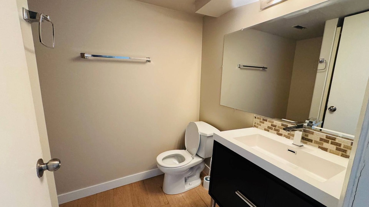 Forest Lawn House | 2 Bedroom Basement