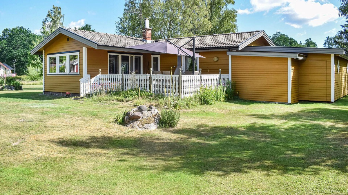 Tofta House | 2 bedroom beach front home in Rockneby