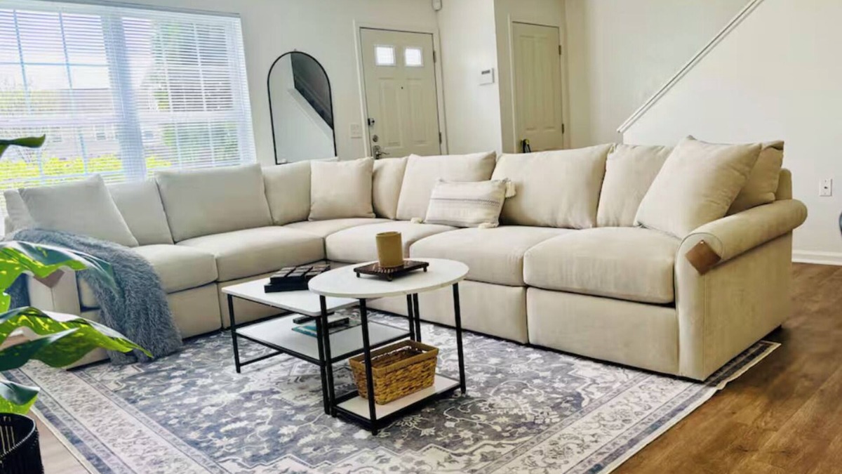 Groveport Condo | 2 Bedroom Beautiful Condo 10 minutes from Downtown Columbus + Gym & Pool Access!