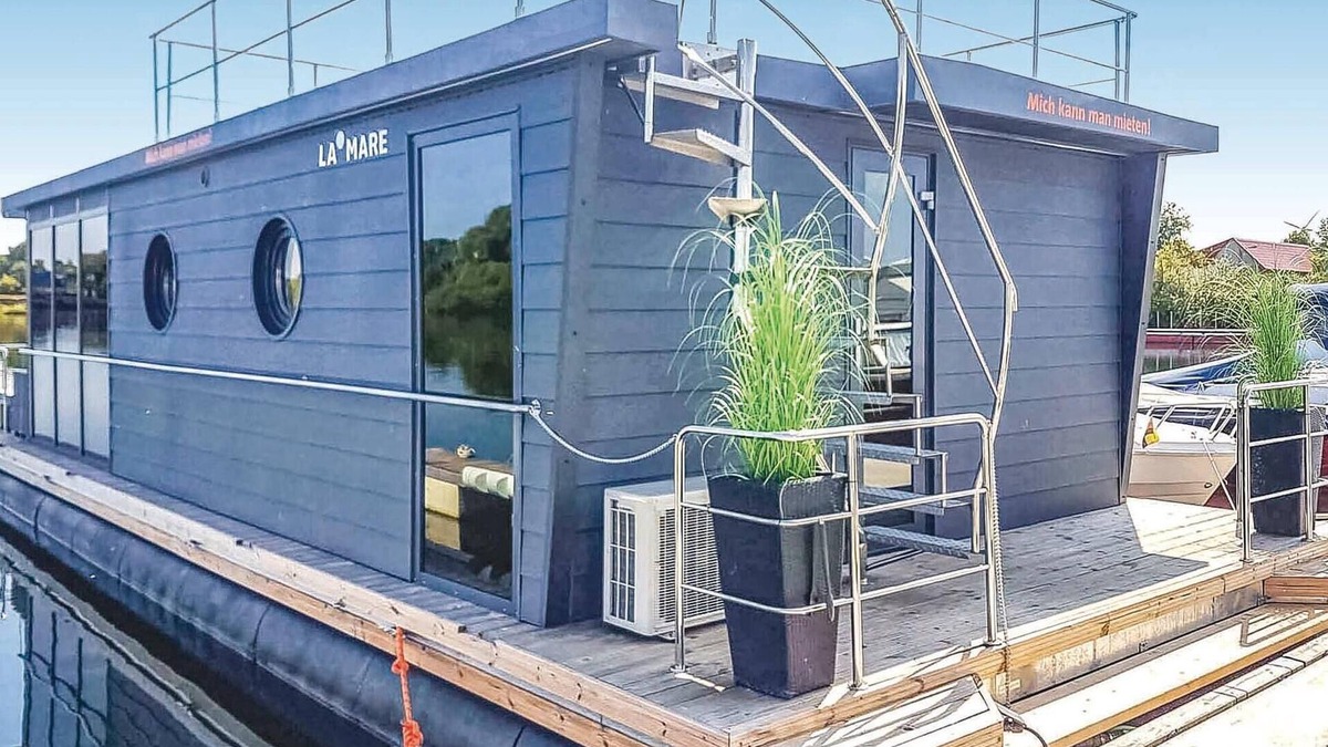 Lundby Boat Rental | 2 bedroom beautiful ship in Göteborg