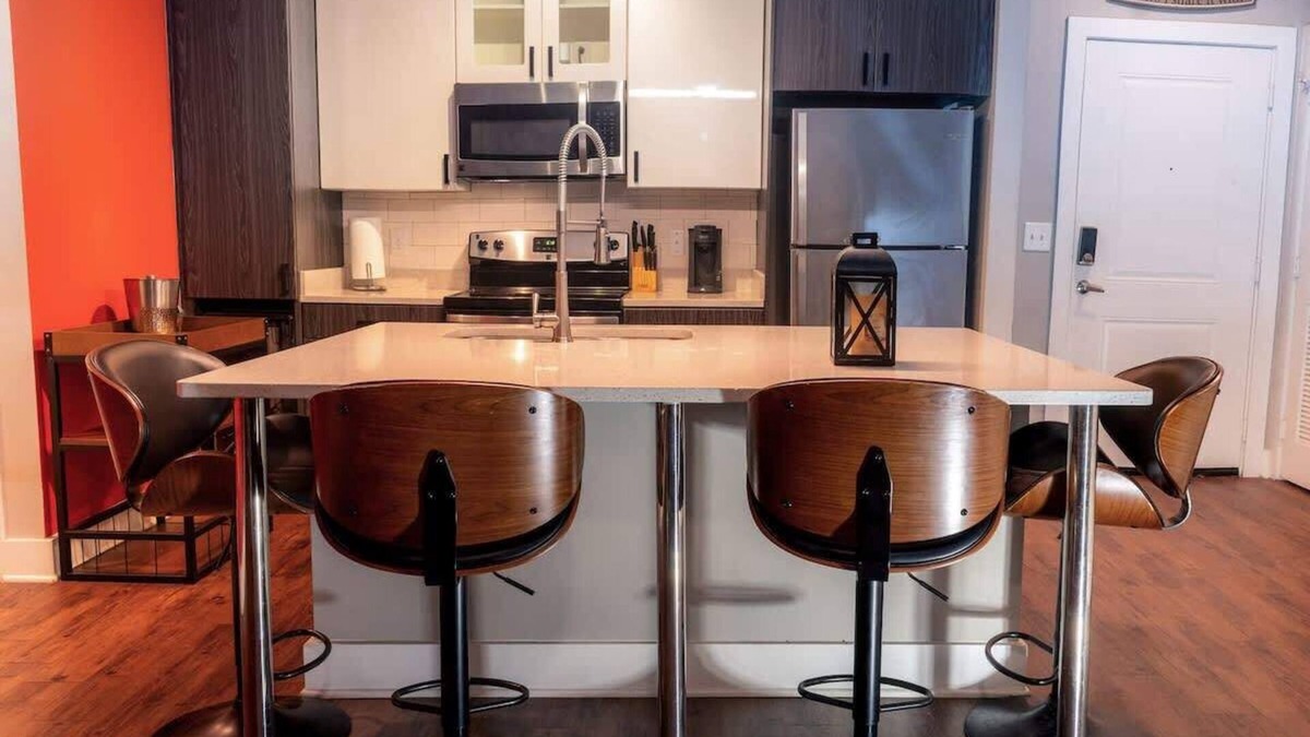Lindridge-Martin Manor Apartment | 2 Bedroom Buckhead Suite