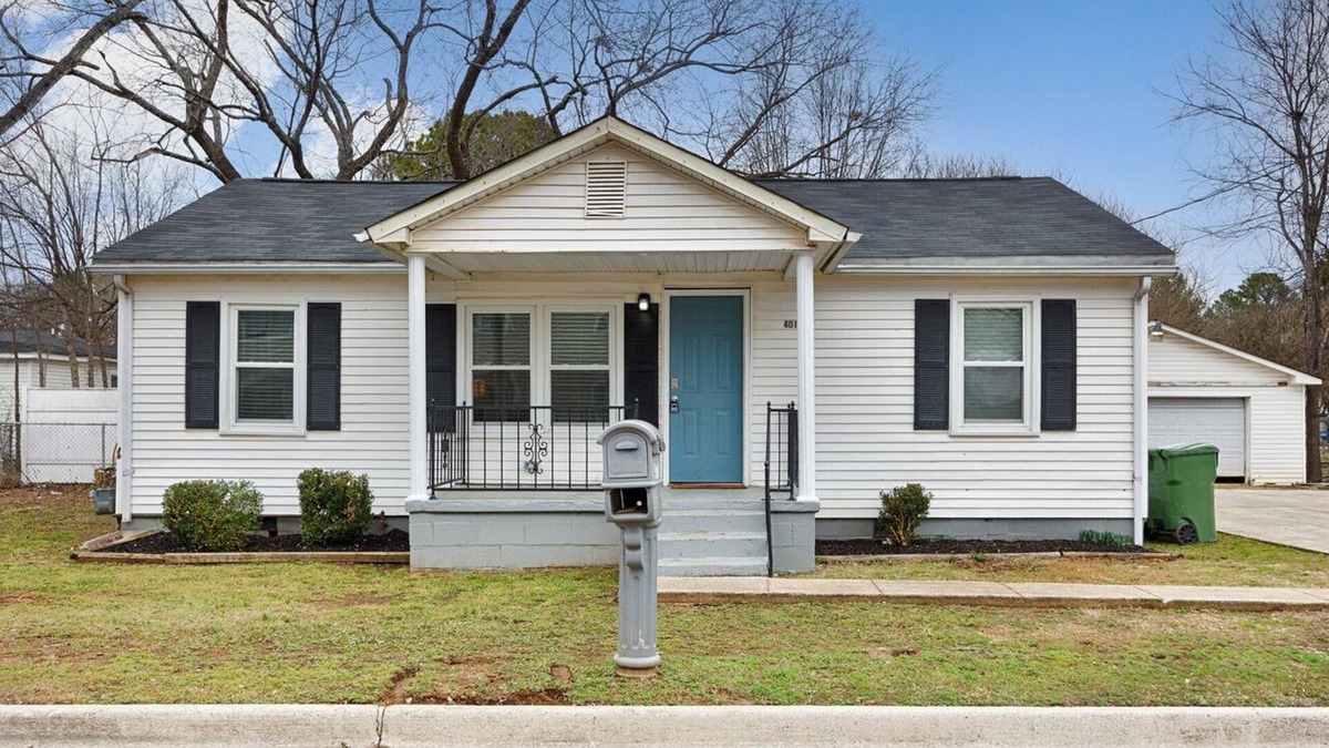 Redstone Arsenal House | 2 Bedroom Bungalow with Office