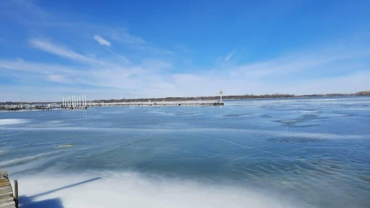 Marblehead House | 2 Bedroom Cottage 100 yards to water. Dock & Ramp.