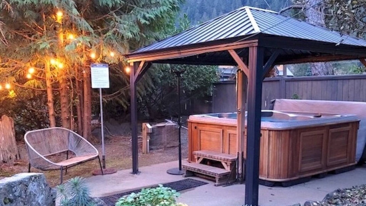 Harrison Hot Springs Cottage | 2-BEDROOM COTTAGE | 2 QUEEN BEDS | FAMILY-FRIENDLY | SLEEPS UP TO 4
