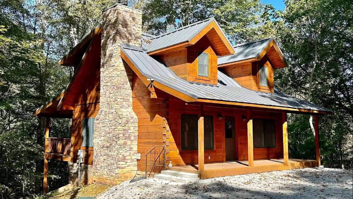 Monticello Cabin | 2-bedroom cabin in superb Monticello with WiFi, AC. Relax and unwind