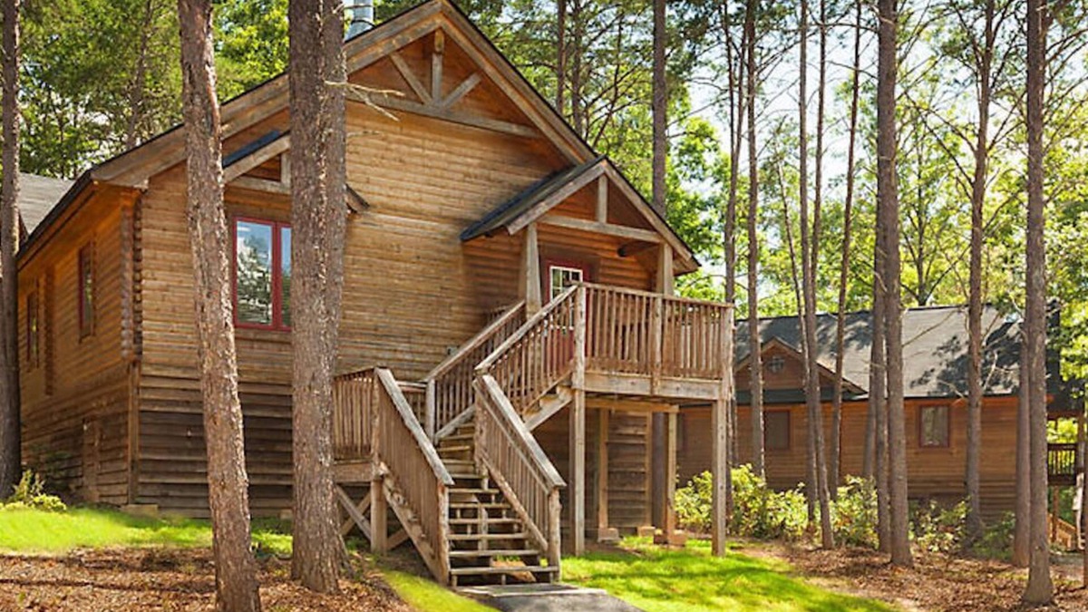 Gordonsville Cabin | 2 Bedroom Cabin in the heart of the Shenandoah Valley Hot tub and Pool