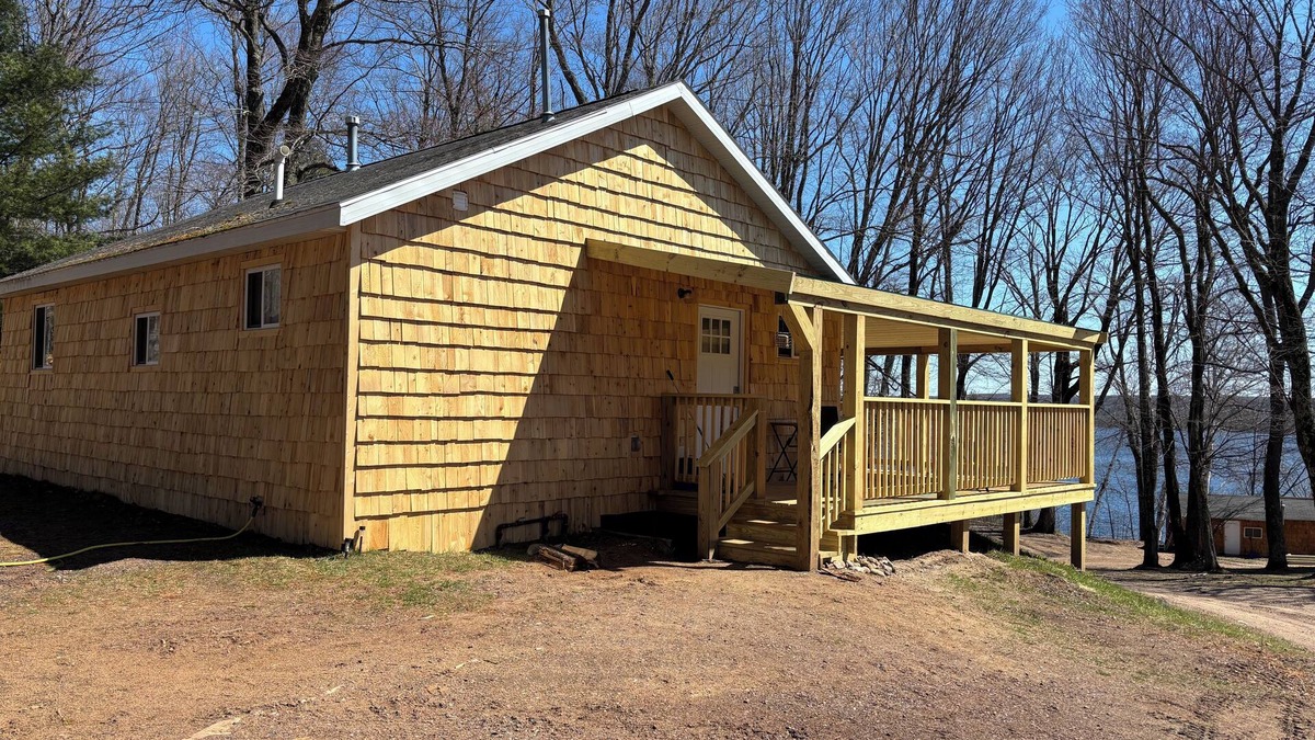 Au Train Cabin | 2 bedroom cabin on beautiful lakefront property with an outdoor hot tub