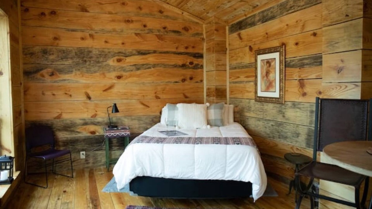 Voth Cabin | 2 Bedroom Cabin w/Hot Tub surrounded by Big Thicket National Preserve. Private!