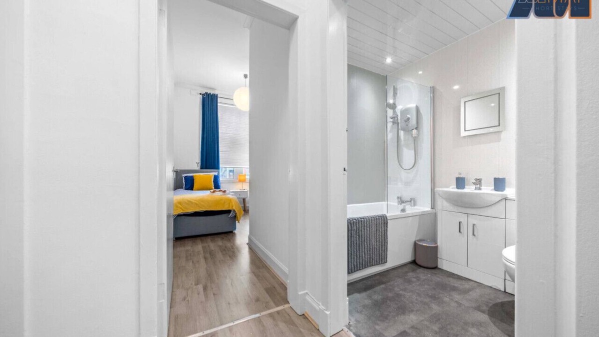 Kirkintilloch Apartment | 2 Bedroom Central Location