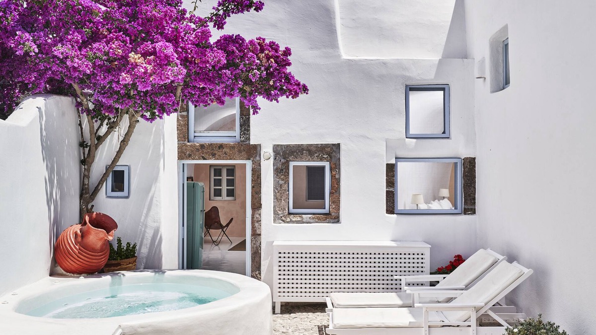Megalochori House | 2 bedroom charming villa with hot tub in Megalochori , local architecture gem