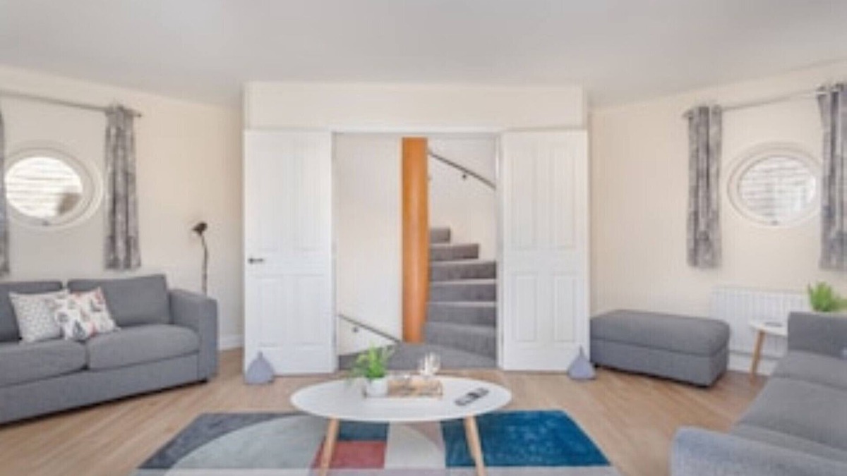 Cambridge City Centre House | 2 Bedroom City Centre Townhouse - with Parking
