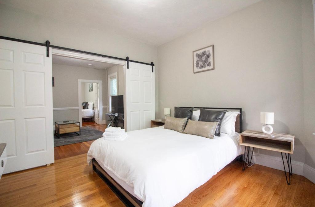 Brighton Apartment | 2 bedroom condo close to Boston and Cambridge with free parkings