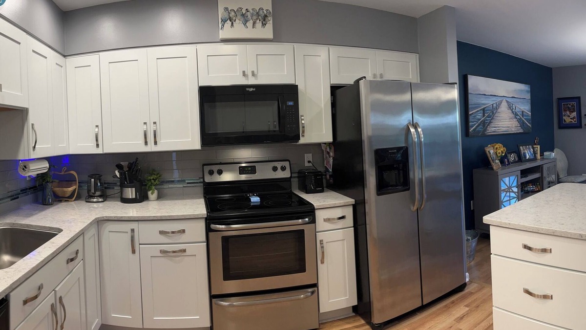 Blue Ash Condo | 2-bedroom condo in convenient Blue Ash. Walk to grocery, restaurants, etc