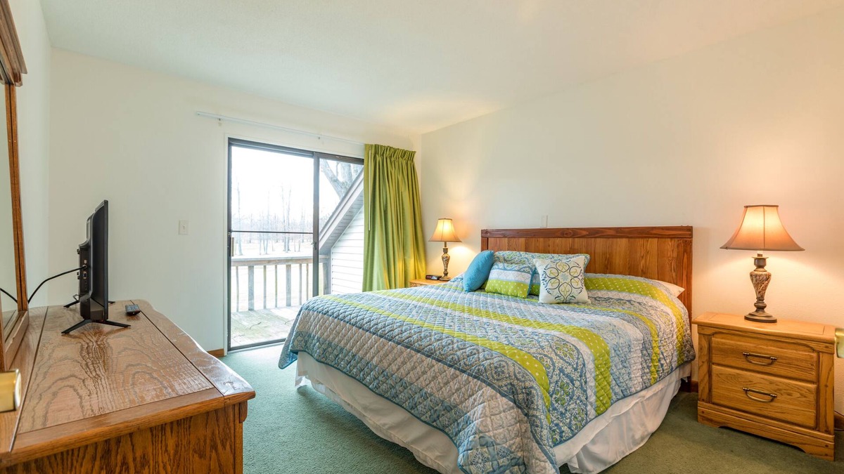 DuBois Condo | 2 Bedroom Condo in Lakeside Resort Community (1 King & 2 Queen Beds)