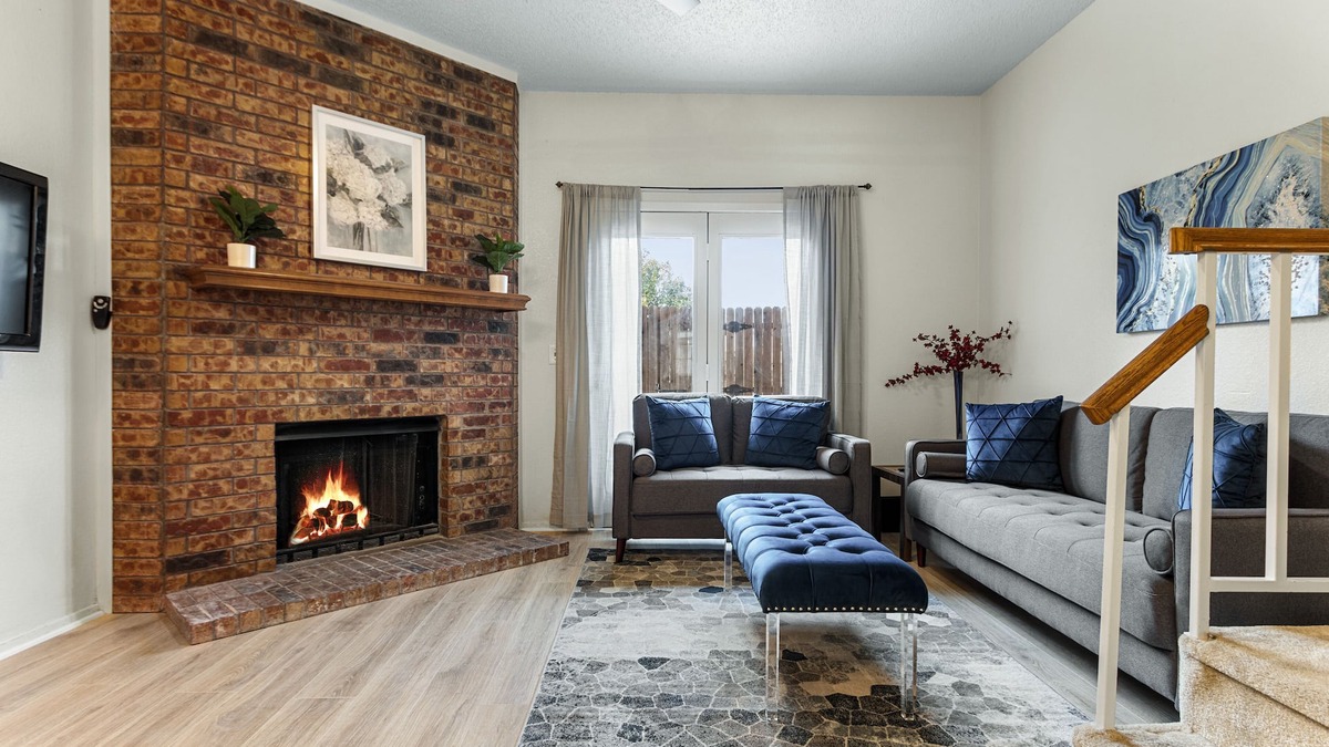 Plano Condo | 2-Bedroom Condo in Plano Sleeps Up to 6