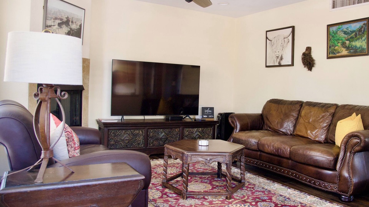 Tucson Condo | 2-Bedroom Condo in the Foothills, La Encantada, Galleries and Restaurants!