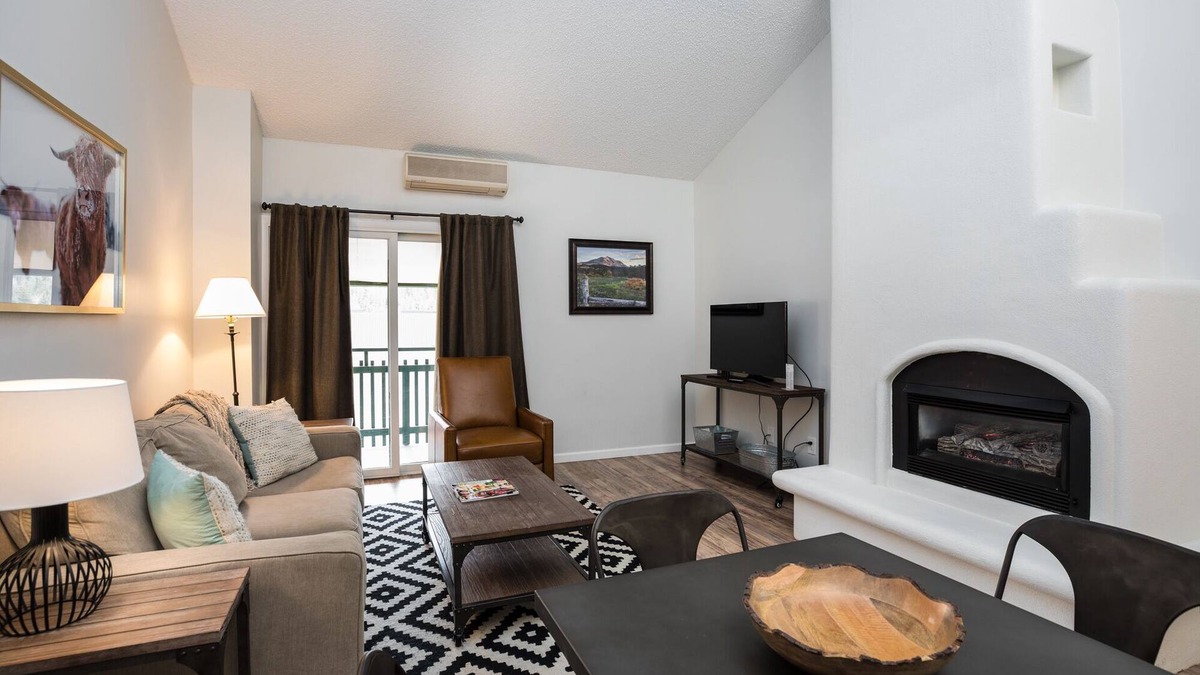 Vail Condo | 2 Bedroom Condo in Vail! Newly Renovated inside the Evergreen Lodge, Unit 609