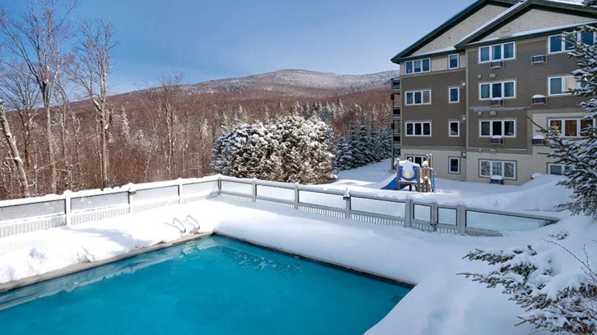 Jeffersonville Condo | 2 Bedroom Condo, Sleeps 8, Full Kitchen, Skiing at Smugglers Notch Resort!