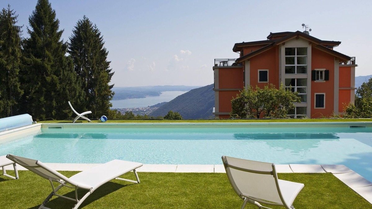 Comero Apartment | 2-bedroom corner apartment in a prestigious villa from 1850 with solar-heated pool