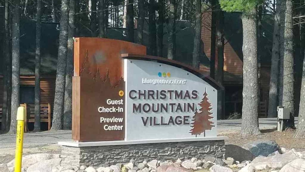 Wisconsin Dells House | 2 bedroom cottage at Christmas Mountain Village in Wisconsin Dells.