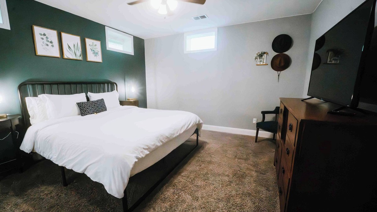 Rogers Cottage | 2 Bedroom Cottage - Boat/Trailer friendly