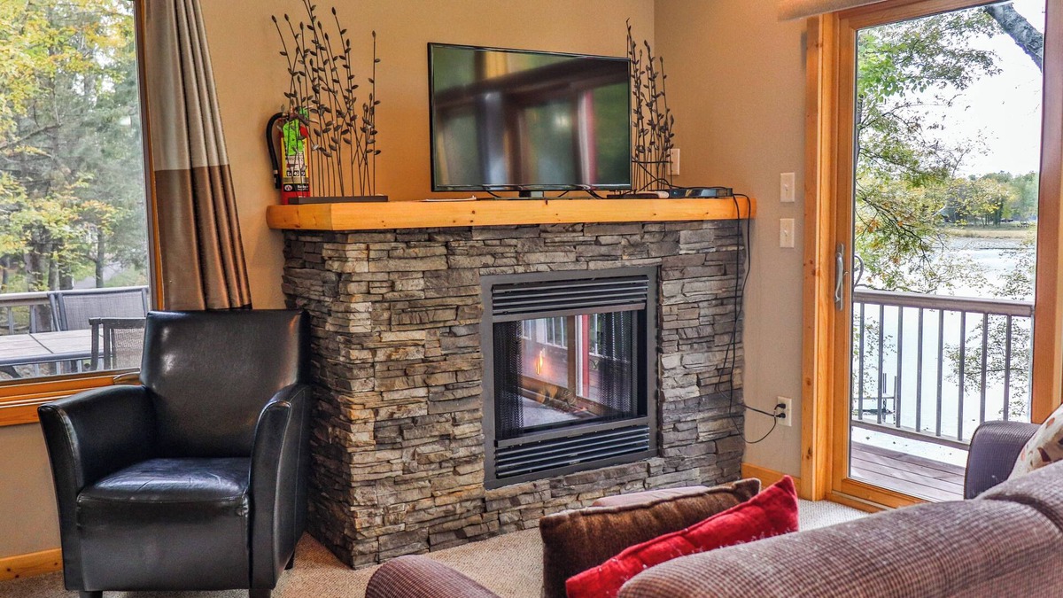 Lake Shore Resort | 2 Bedroom Cottage located at the Lost Lake Lodge Resort