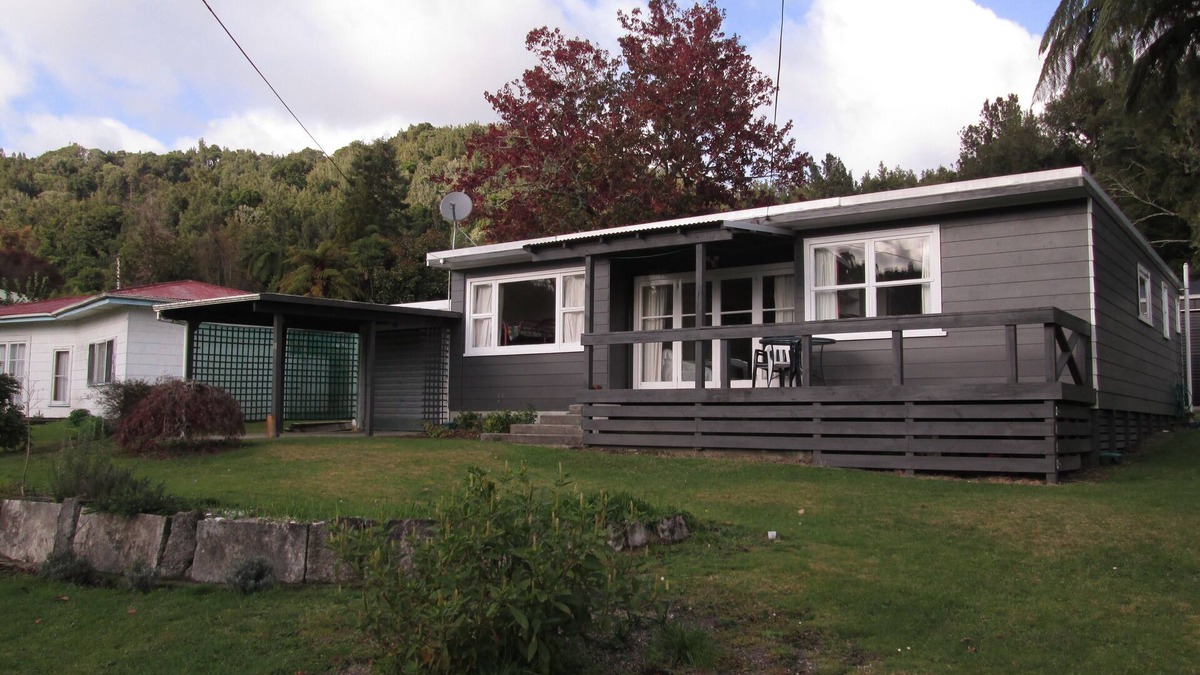 Rotoma Cottage | 2 bedroom Cottage , Rotoma. Beautiful Kiwi cottage next to lake Rotoma