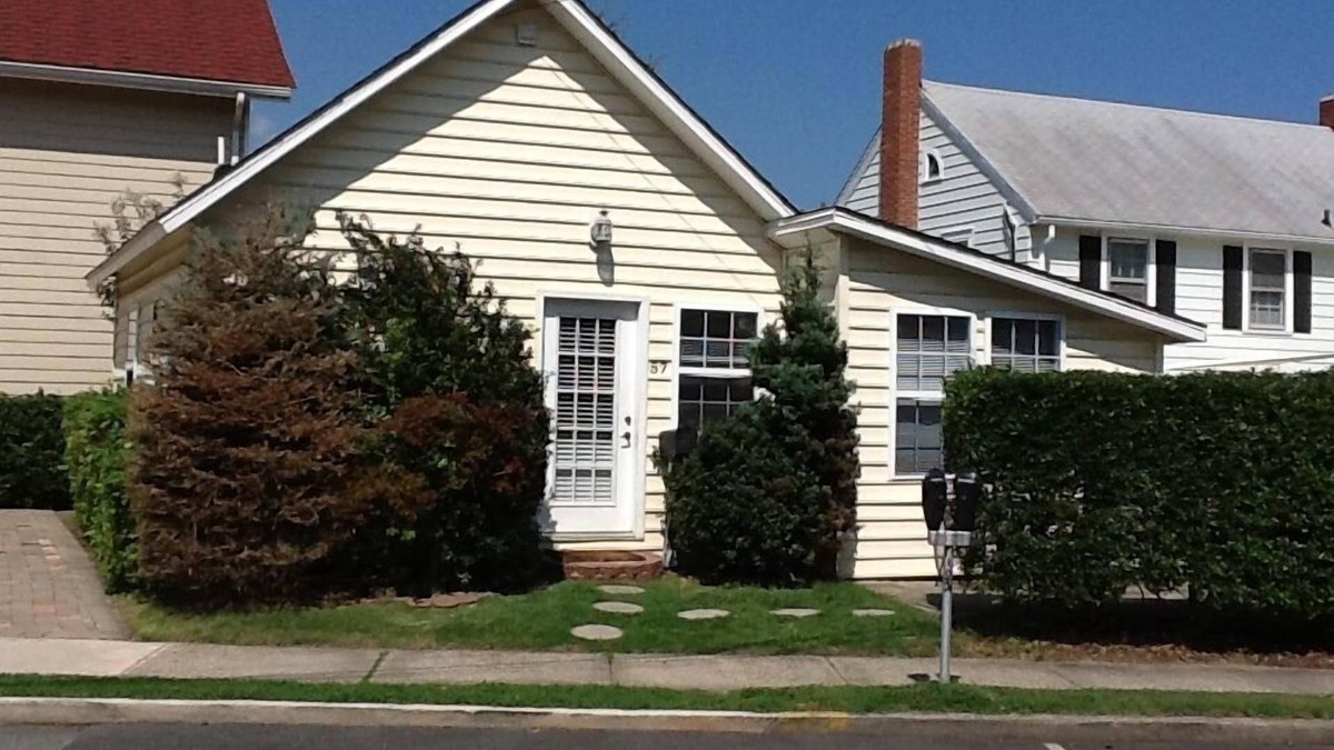 South Rehoboth Cottage | 2 Bedroom Cottage - 2 blocks to Beach & Boardwalk