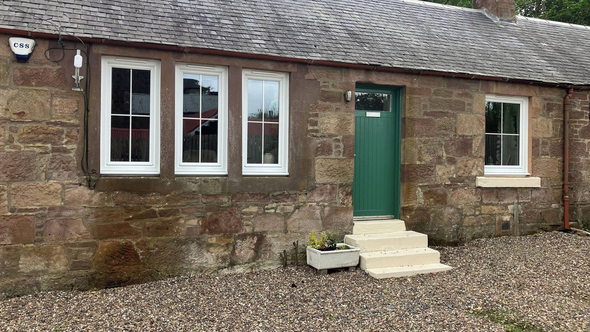 Kirkmichael Cottage | 2 Bedroom Country Cottage Garden Private Parking Maybole South Ayrshire