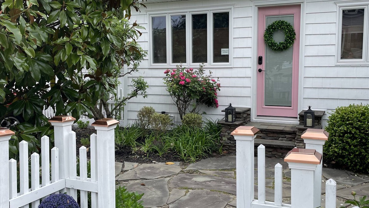 Town Bank Cottage | 2 Bedroom Cozy Charmer, Beach Block.90 Steps to the Bay with ample parking