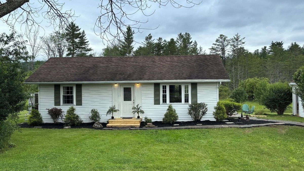Mount Upton House | 2-bedroom Cozy Country Cottage with Meadow views,nPeaceful area will inspire!
