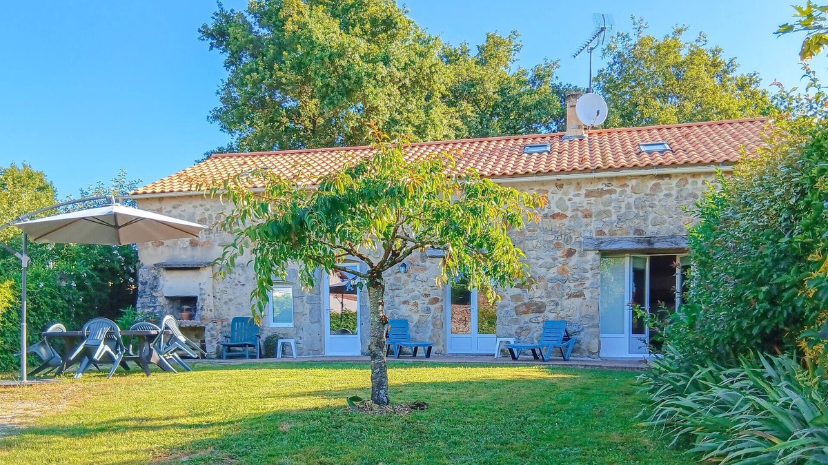 Landeronde House | 2 bedroom cozy home in Landeronde
