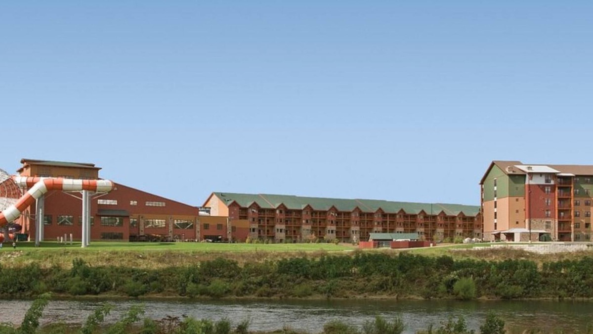Sevierville Resort | 2 Bedroom Deluxe Suite in Great Smokies Lodge!