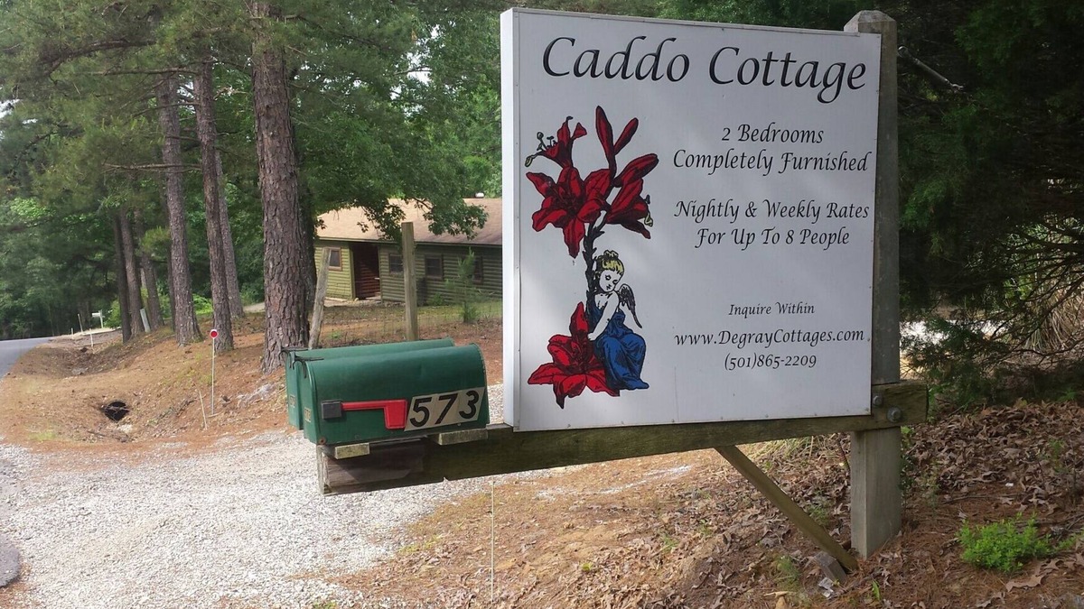 Bismarck House | 2 bedroom family vacation cottage (Caddo Cottage) near DeGray Lake.