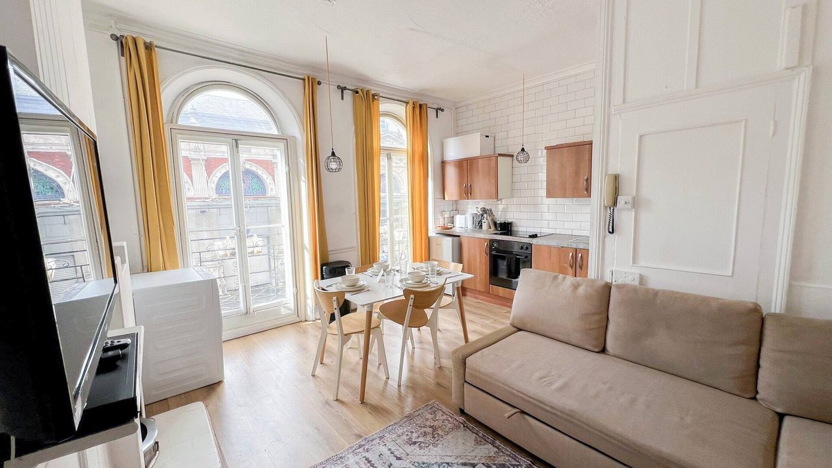 Barbican Apartment | 2 Bedroom Flat a short walk away to Barbican Centre near Farringdon Old St