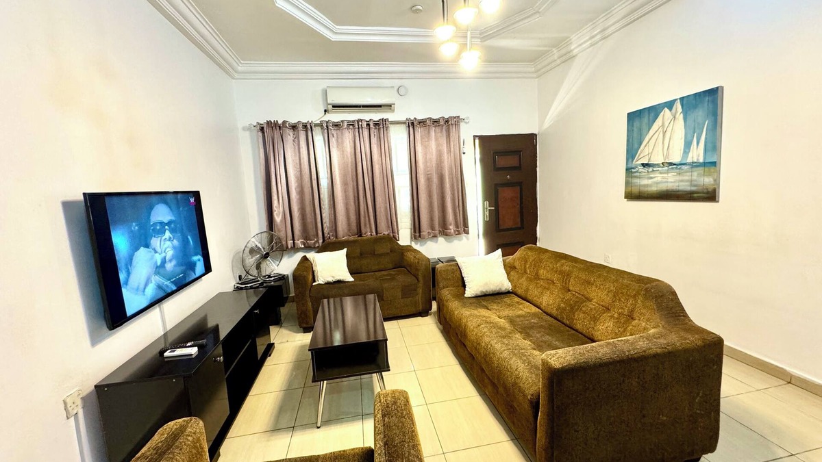 Utako Apartment | 2 BEDROOM FLAT at UTAKO ABUJA. 24hrs LIGHT, WIFI & KITCHEN