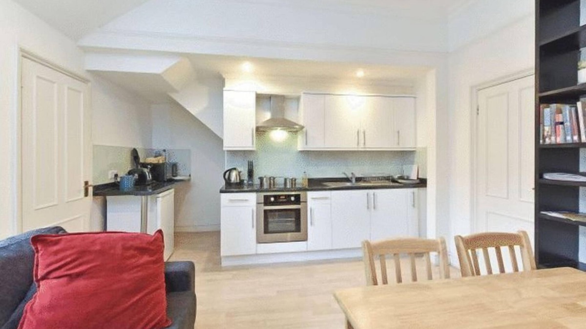 Queenstown Apartment | 2 bedroom flat Battersea Park South Chelsea.