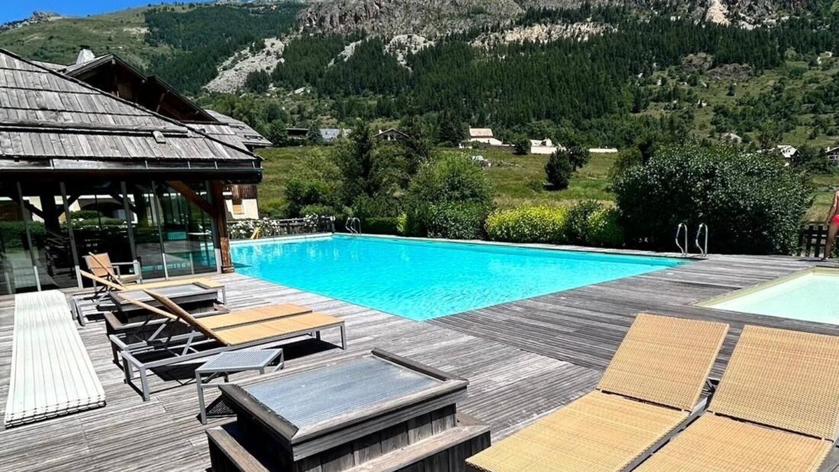 Monetier-les-Bains Apartment | 2-bedroom apartment at the foot of the slopes with heated pool