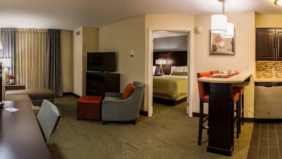 Schererville Condo | 2 Bedroom | Free Daily Breakfast. Indoor Pool.