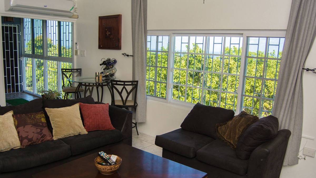 Montego Bay Apartment | 2 Bedroom fully air-conditioned 6 mins from Airport