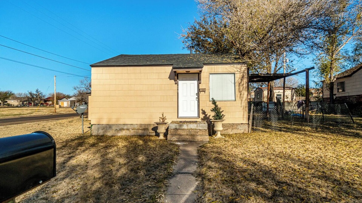 Borger House | 2 Bedroom furnished home in Borger TX, WiFi Included