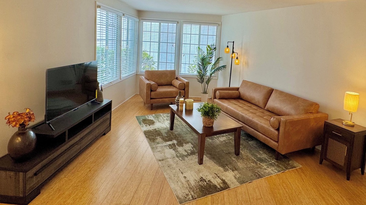 Westwood House | 2-bedroom furnished in west Los Angeles with all utilities , cable and WiFi.