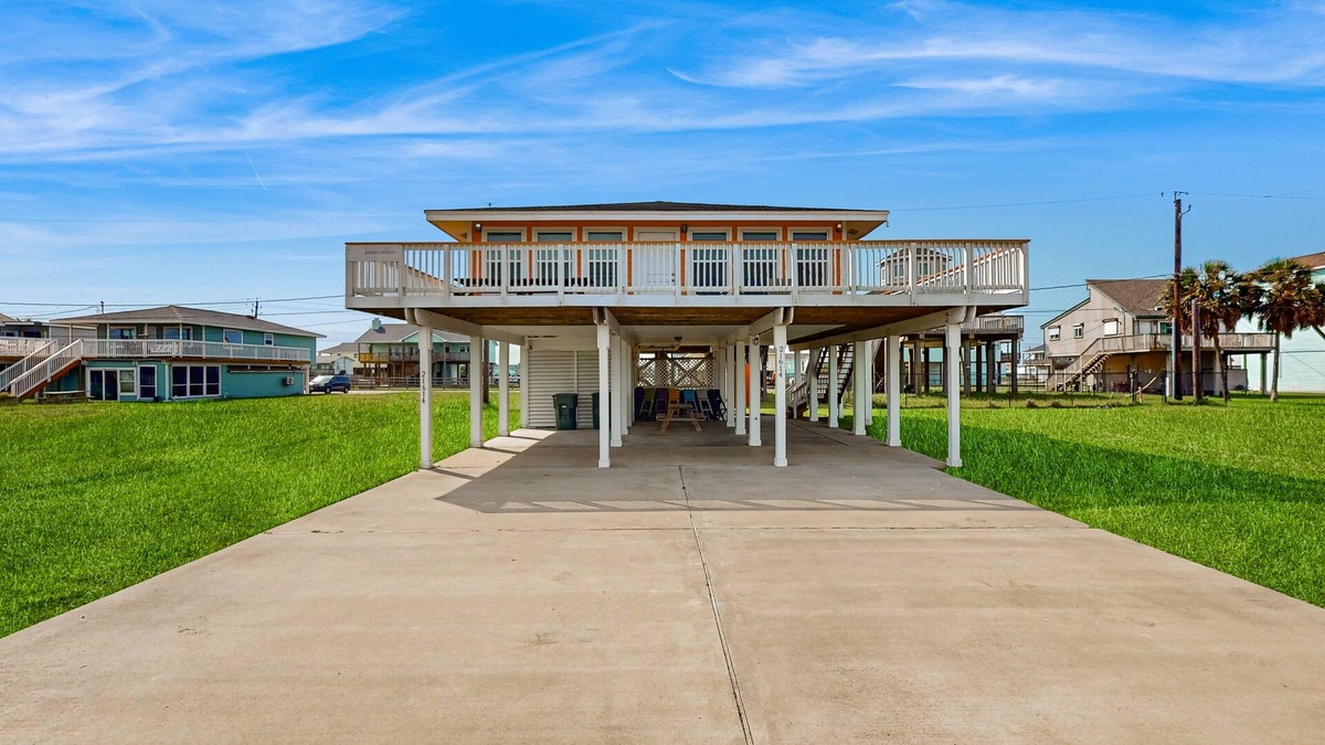 Galveston House | 2-bedroom Galveston home with open floor and outdoor activities