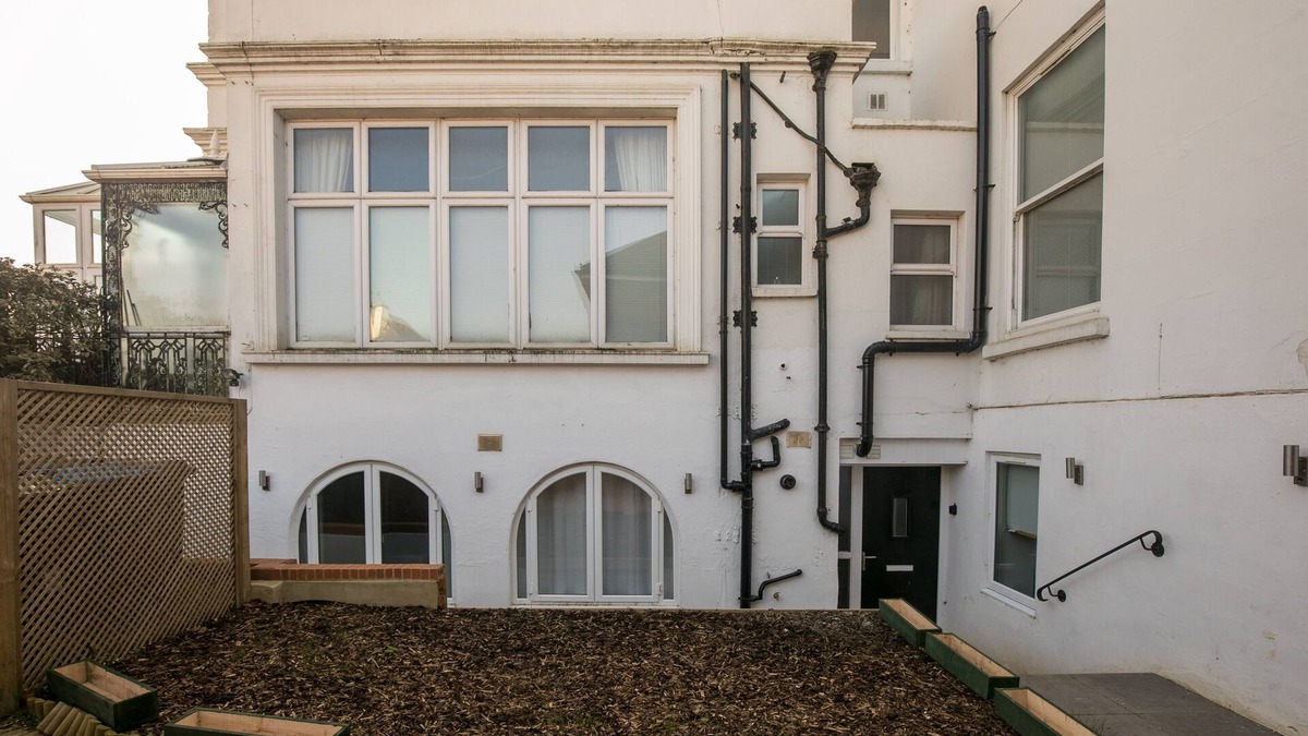 Grove Apartment | 2 Bedroom Luxurious flat in Kingston